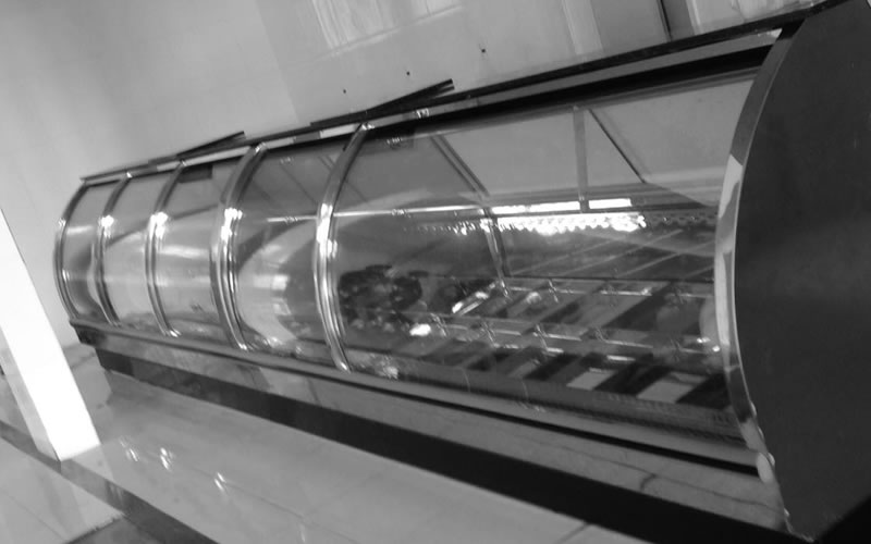 Expositor horizontal para refrigeração de carnes.